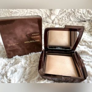 Hourglass Ambient Lighting Powder